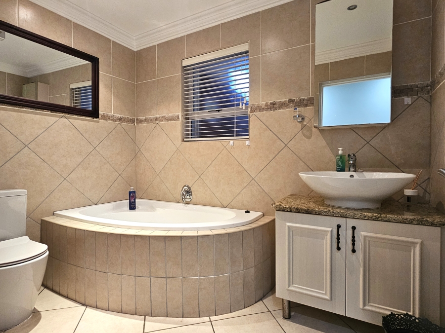 2 Bedroom Property for Sale in Wavecrest Eastern Cape